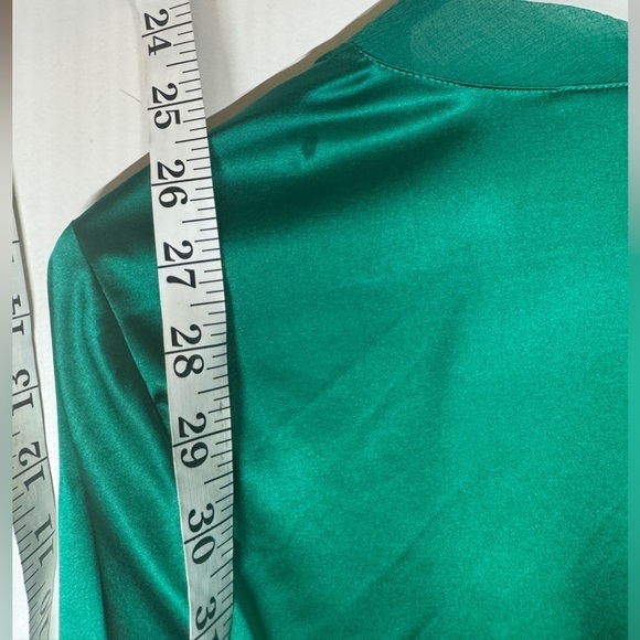 NWT BCBGMaxAzria Silk Blend Kelly Green Long Sleeve Surplice Faux Wrap Blouse XS - Picture 10 of 15
